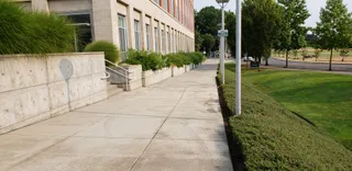 Maintenance — Commercial & Residential — Earthworks Landscape Service
